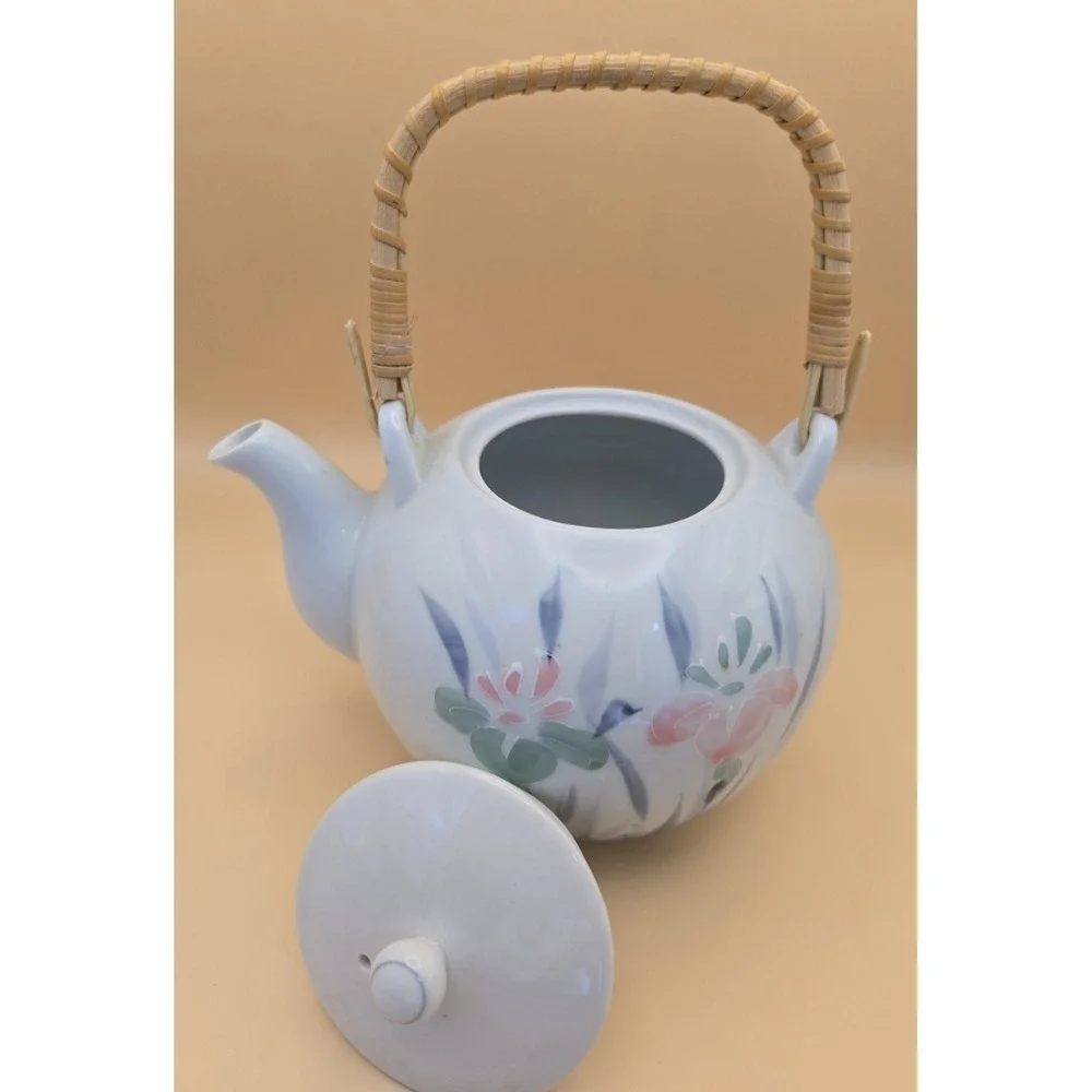 Tea Pot Floral Vintage  Made‎ In Japan With Lid And Wrapped Handle.